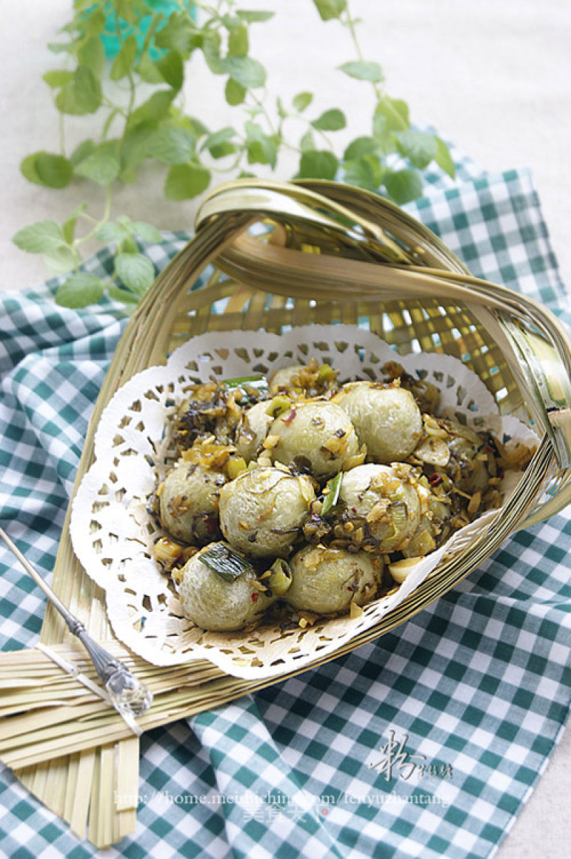 Unique Flavor of Yunnan Specialties-fried Glutinous Rice Balls with Pickled Vegetables