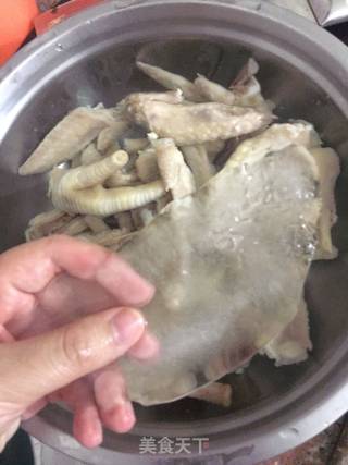 Chicken Feet and Chicken Wing Tips with Mixed Sauce and Fungus Cold Dressing recipe