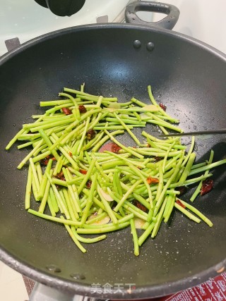 Stir-fried Artemisia Quinoa recipe