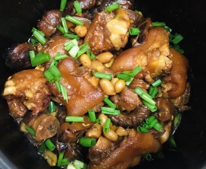 Peanut Pork Knuckle Full of Collagen (less Material) recipe