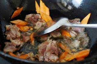 Stir-fried Green Cabbage with Heart-protecting Pork recipe