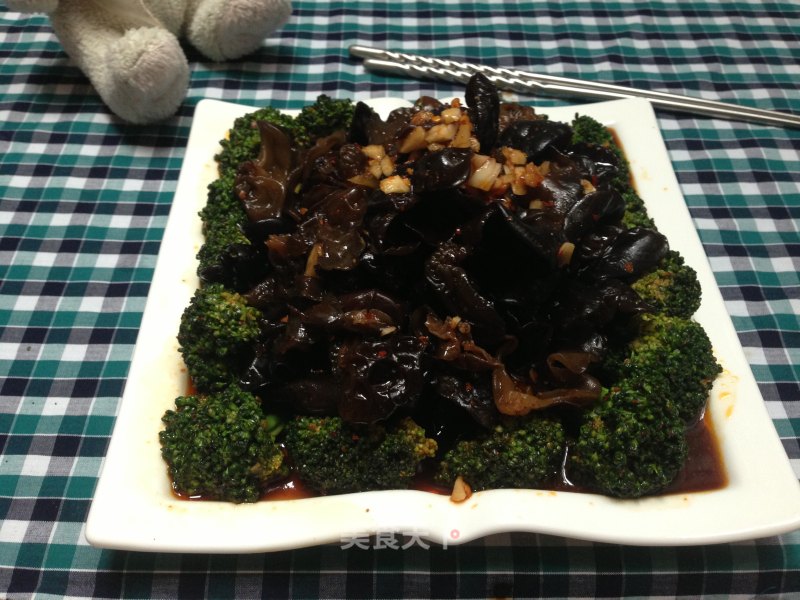 Broccoli with Black Fungus recipe