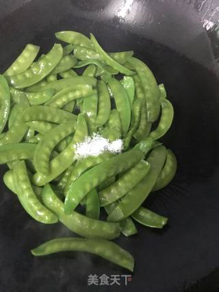 Fried Sausage with Snow Pea recipe