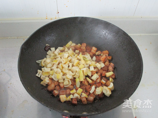 Fried Pork with Bamboo Shoots and Sauce recipe