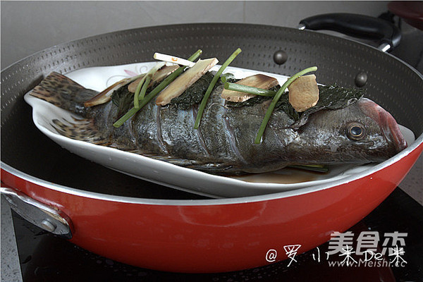 Steamed Mandarin Fish with Perilla recipe