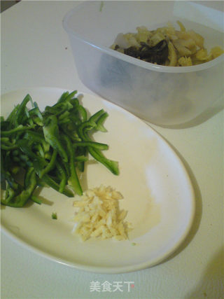 An Alternative Way to Eat Sauerkraut--stir-fried Green Pepper with Sauerkraut recipe
