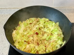 Stir-fried Vermicelli with Sauerkraut (sour and Fresh Neutral) recipe