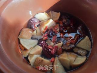 Red Dates, Wolfberry and Apple Soup recipe