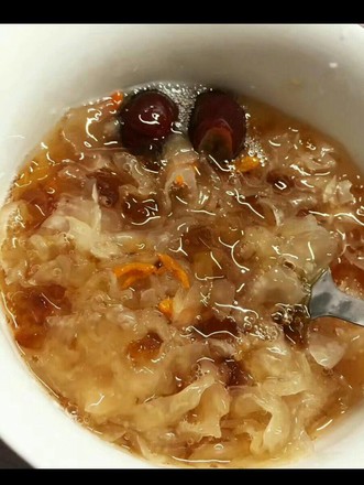Jujube, Chinese Wolfberry and Snow Ear Peach Gum Syrup recipe