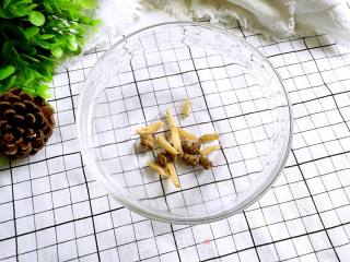 Recipe for Clearing The Lung, Resolving Phlegm and Relieving Cough-dendrobium Ophiopogon Pig Zhan Soup recipe