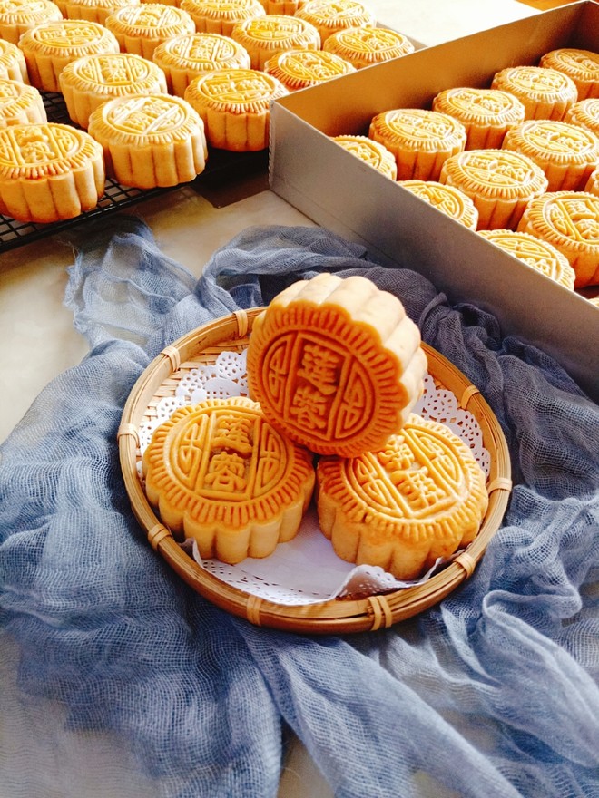 Cantonese-style Mooncakes❗with Detailed Explanations of Various Common Problems recipe