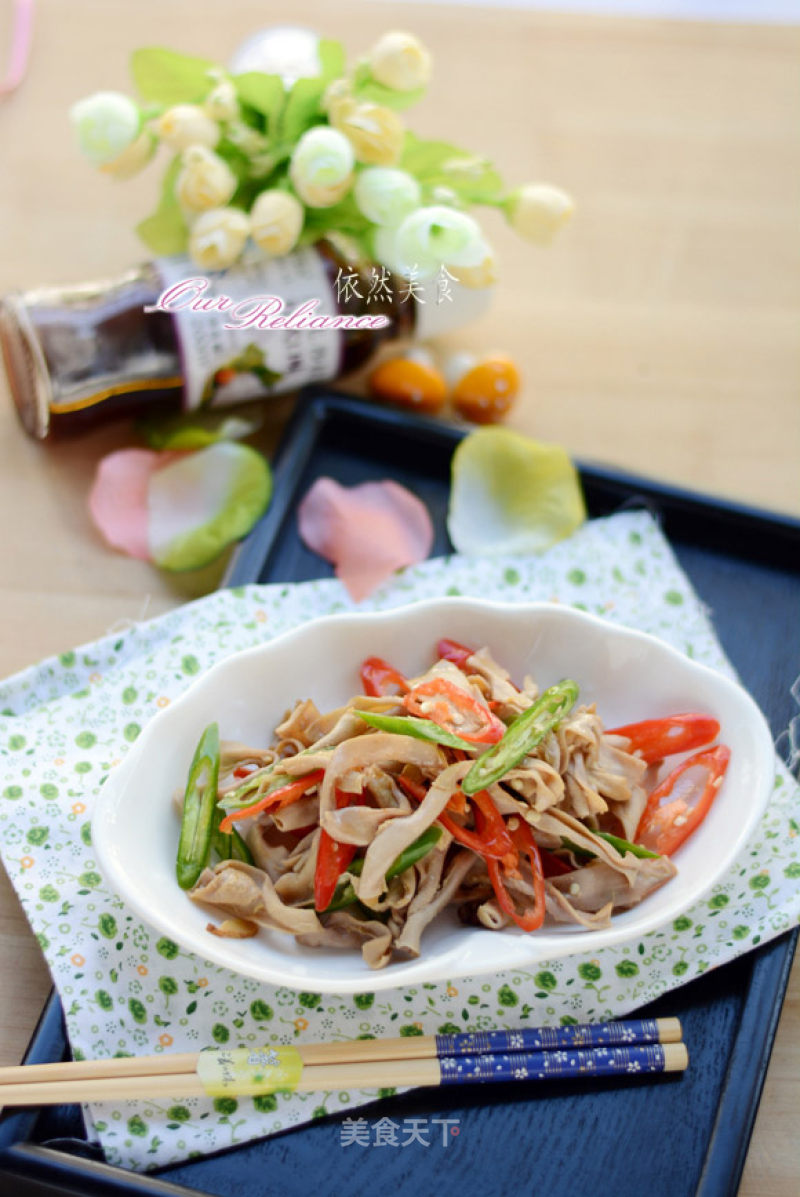 [stir-fried Duck Intestines with Double Pepper]--salad Can Also be Stir-fried recipe