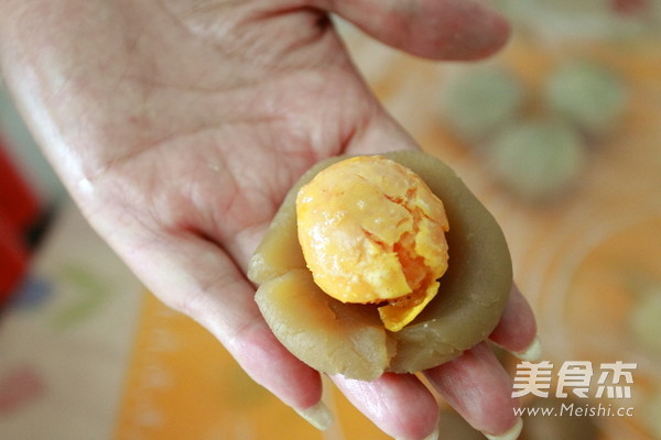 Cantonese-style Lotus Paste and Egg Yolk Mooncakes recipe