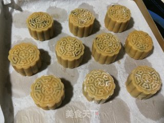 Cantonese Black Sesame Mooncake recipe