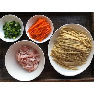 Stir-fried Tofu Skin (thousand Sheets) recipe