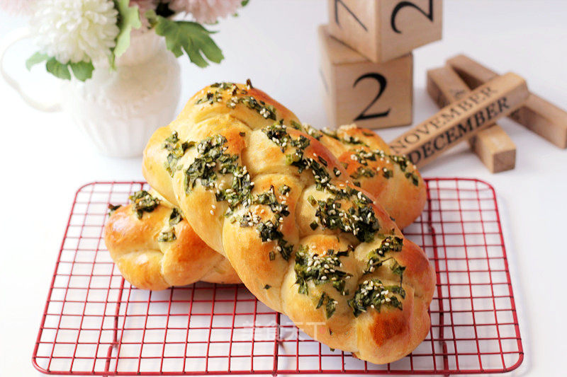Savoury and Delicious ~【scallion Pork Loaf Braid Bread】 recipe