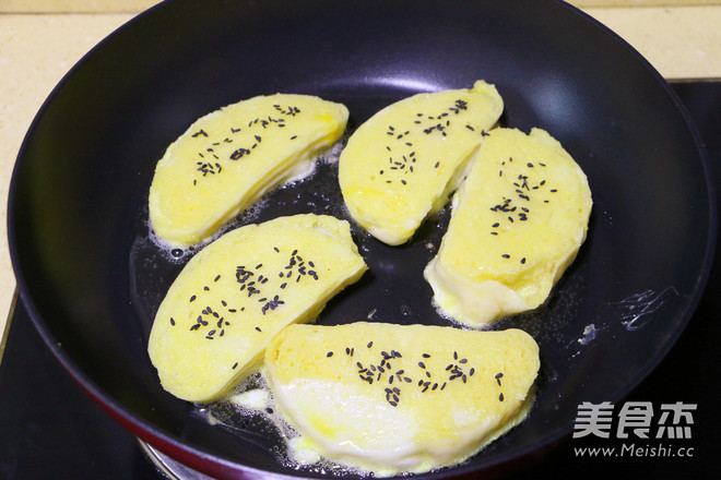 Egg Fried Steamed Bun Slices recipe