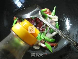 Stir-fried Sausage with Hot Pepper and Mushroom recipe