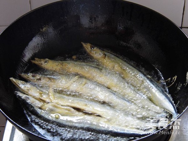 Pan-fried Spicy Saury recipe