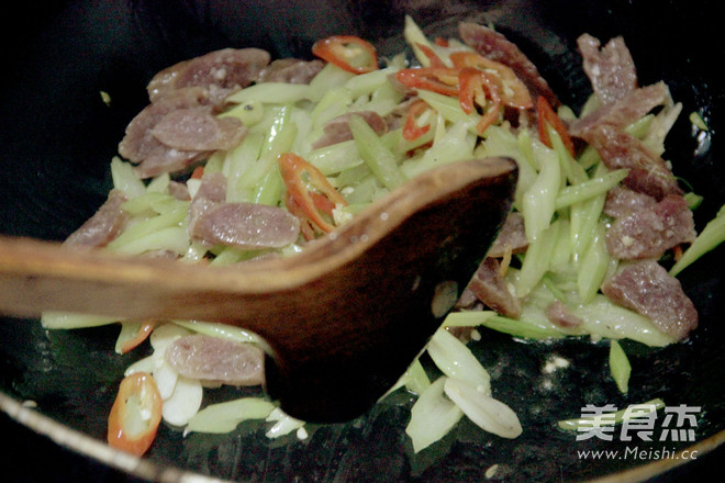 Celery Stir-fried Sausage recipe