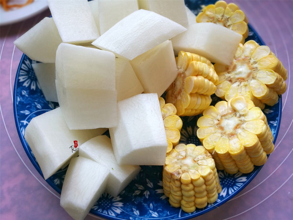 Corn and Radish Fan Bone Soup recipe
