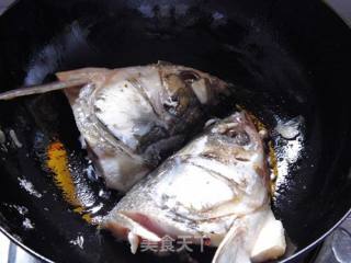 Fresh Yellow Croaker Head Soup recipe