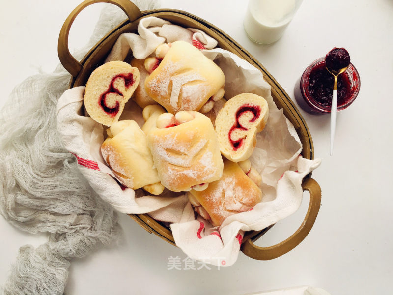 Strawberry Milk Roll recipe
