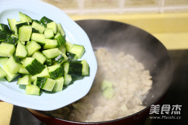 Stir-fried Chicken with Sauce recipe