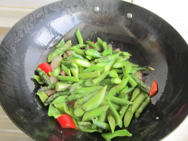 Asparagus Stir-fried Pork recipe