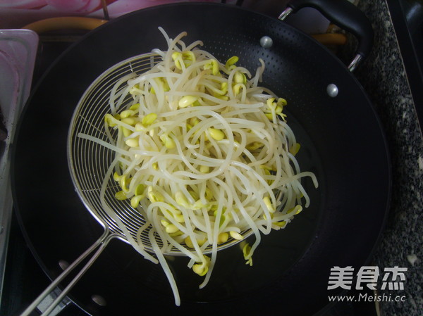 Cucumber with Bean Sprouts recipe