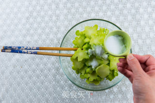 Broccoli is One "flower" and Two Eaten---cold Mixed Broccoli Stalks recipe