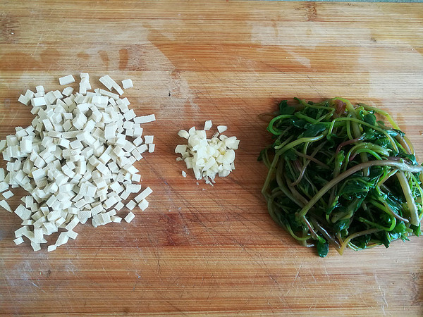 Purslane Mixed with Dried Bean Curd recipe