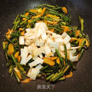 Stir-fried Fish Tofu with Garlic Moss recipe