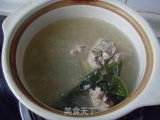 Summer Nourishing Soup---spare Ribs and Seaweed Soup recipe