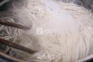 Green Pepper Shredded Pork Topped Noodles recipe