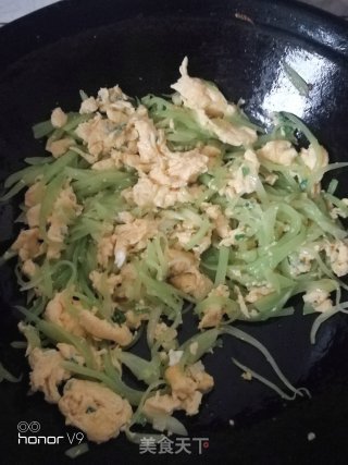 Scrambled Eggs with Lettuce recipe
