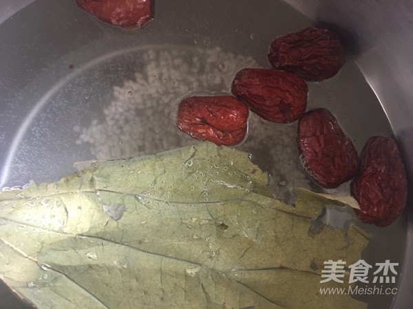 Rice Congee with Red Dates, Tremella and Lotus Leaf Stem recipe