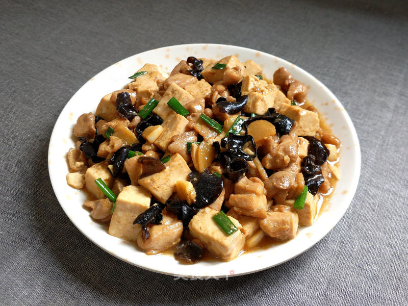 Braised Chicken with Tofu and Fungus recipe
