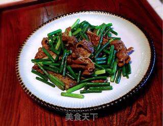 Stir-fried Large Intestine with Garlic Stalks recipe