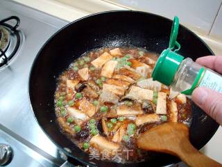 Tofu Braised with Seafood Meat Sauce recipe