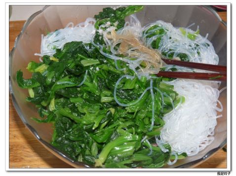 Sausage Vermicelli Mixed with Spinach recipe