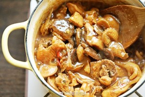 Beiding Cast Iron Pot Recipe｜eating Chicken for Chinese New Year, Good Luck! Let's Have A Pot of Delicious Mushroom Stewed Chicken~ recipe