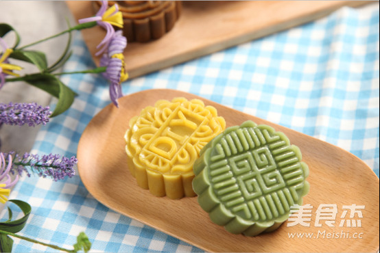 Colorful Printed Snowy Mooncakes recipe