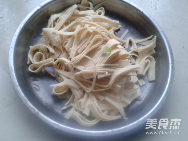 Celery Stir-fried Thousand Sheets recipe