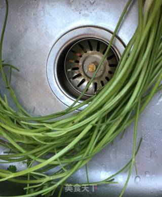 Stir-fried Golden Abalone with Cilantro recipe