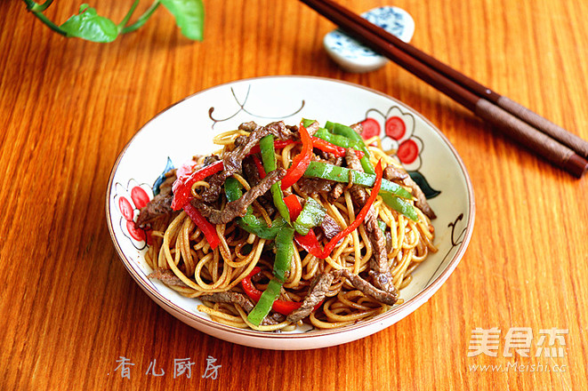 Stir-fried Noodles with Beef and Green Pepper recipe