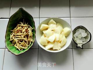 Stewed Autumn Pears with Houttuynia Cordata recipe