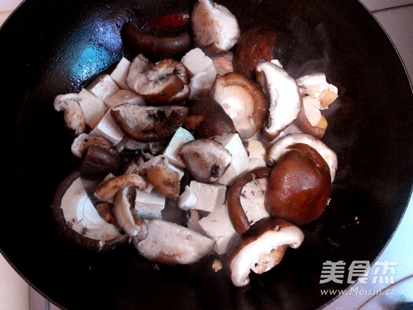 Stewed Fish Cubes with Mushrooms and Tofu recipe