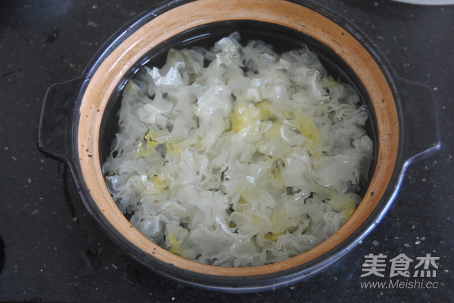 Papaya Tremella Stewed Milk recipe