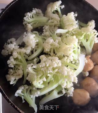 Stir-fried Cuttlefish Balls with Cauliflower recipe